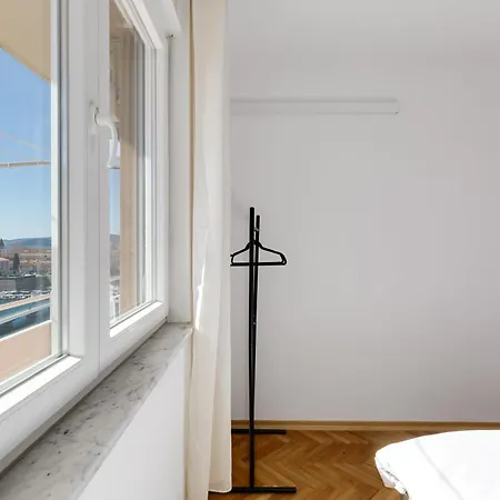 To-do Bridge Center Sea View Apartment